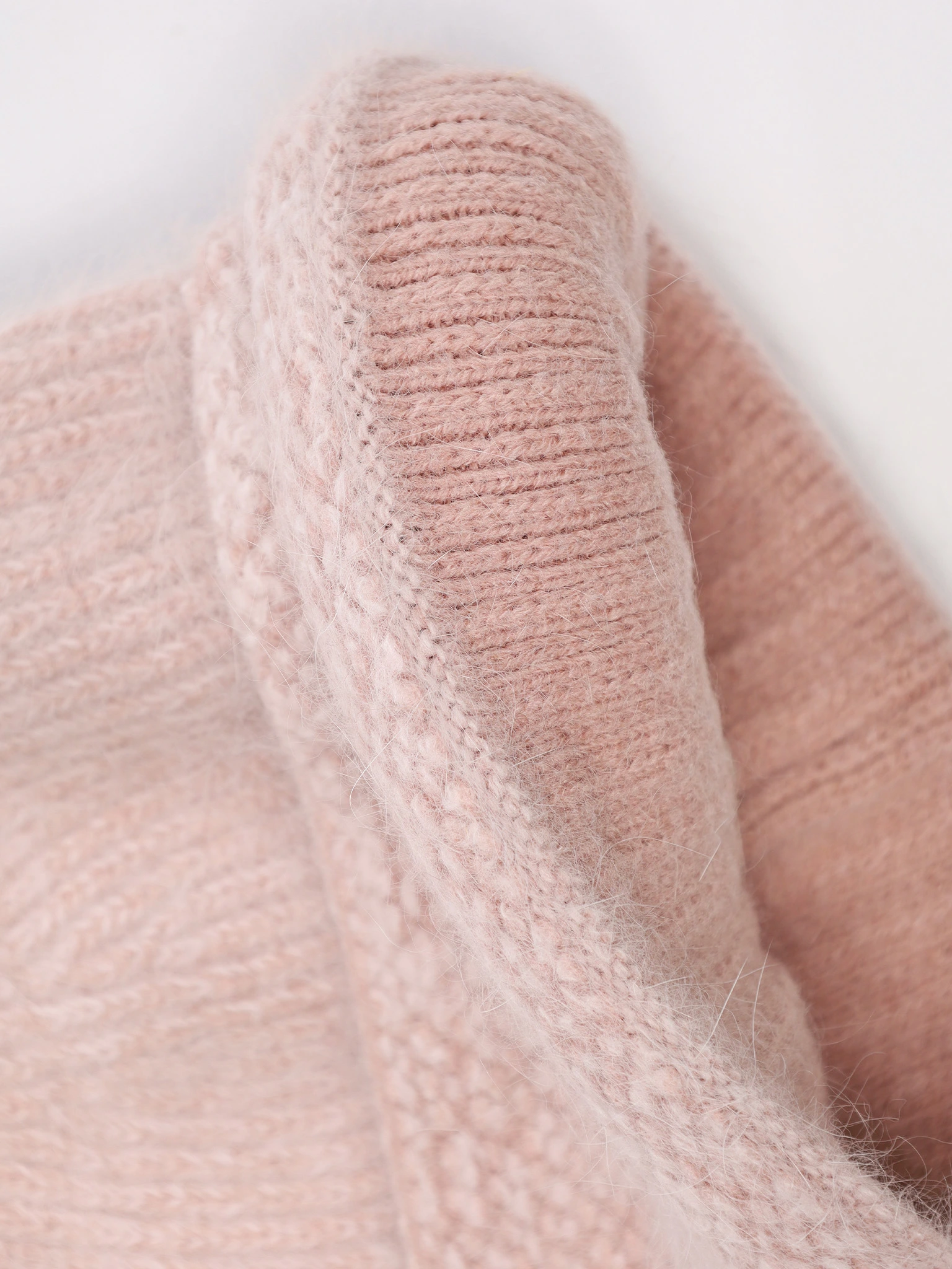 Шапка-бини из ангоры и нейлона с отворотом в ассортименте